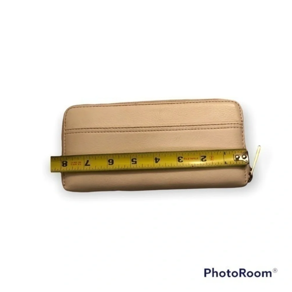 Michael kors creamy white zipper clutch wallet